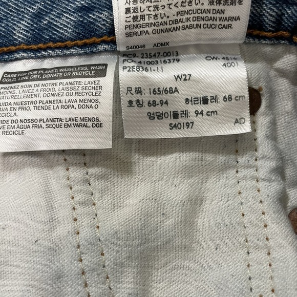 Levi's Denim Shorts Women's Size 27 Medium Wash Frayed Hem Jorts Distress Thrash - Picture 9 of 11